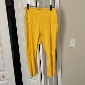 TSLA cropped gold running/yoga leggings with side pockets like new size XL